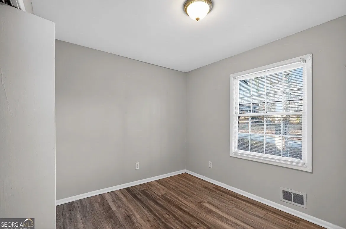 3 bed, 1884 sqft, $2,100 — Photo 4