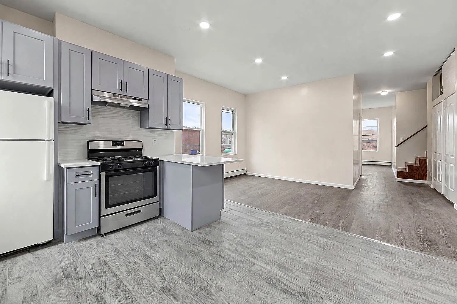 142 Driggs Avenue — Photo 3