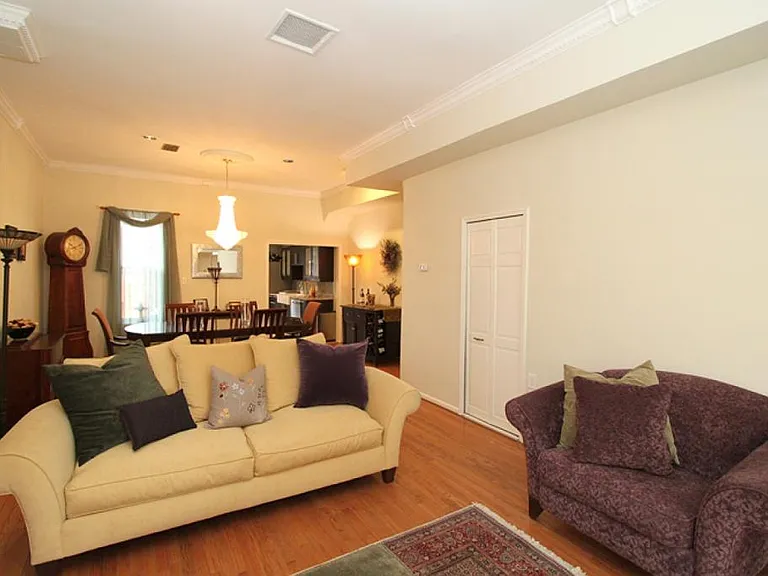 909 T St NW — Photo 2