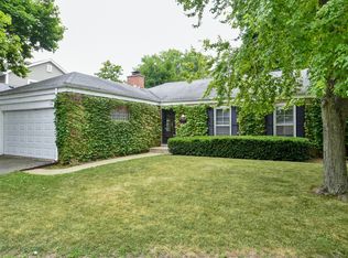 314 Circle Dr, Lake Bluff, IL 60044