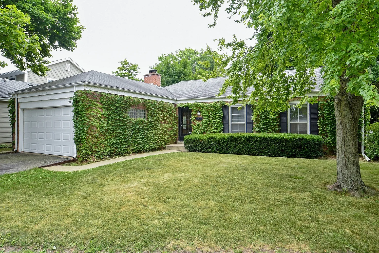 314 Circle Dr photo 1