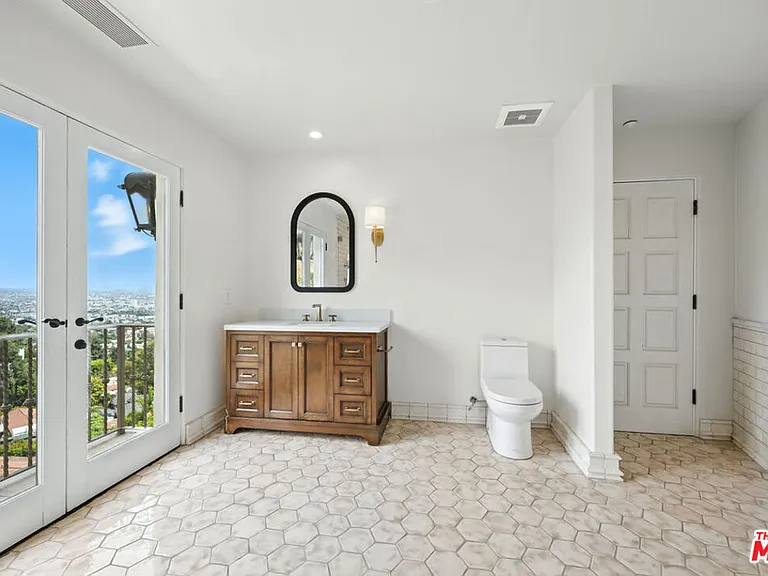 1675 N Woods Dr — Photo 53
