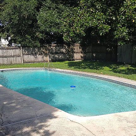 3rd image of 415 S Hawthorn Cir