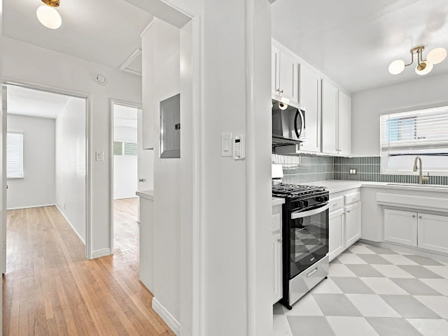 Newly Remodeled 1-Bedroom Upper Unit in Alamitos Beach — Photo 3