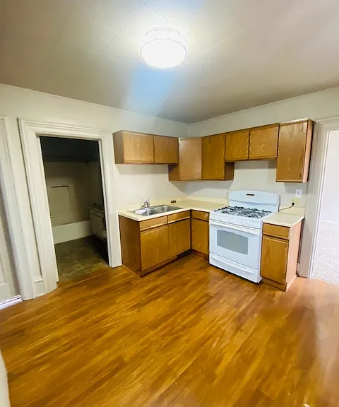 527 Merritt Ave #2 — Photo 8