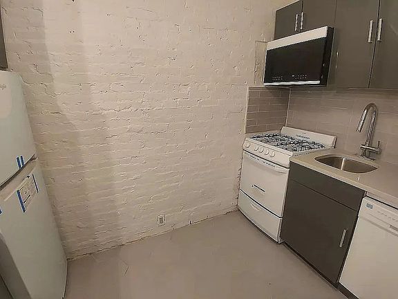 2nd image of 124 W 81st St APT 2