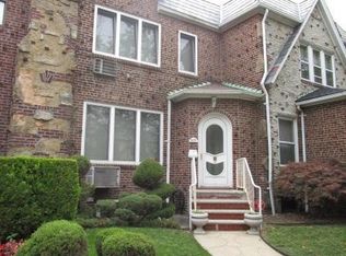 6470 84th St, Middle Village, NY 11379