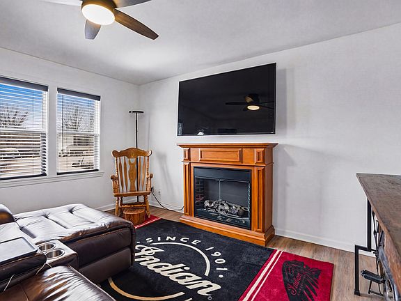 4th image of 1216 W 37th Pl