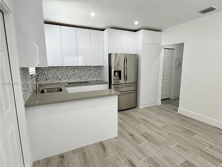 551 SW 57th Ave #1 — Photo 3
