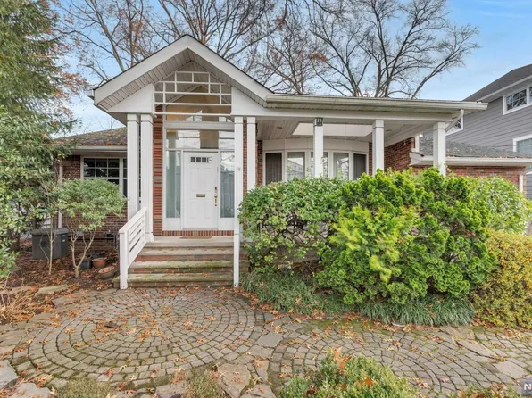 21 Westminster Ave, Bergenfield, NJ 07621