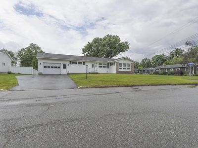 42 Suburban Square, South Burlington, VT, 05403