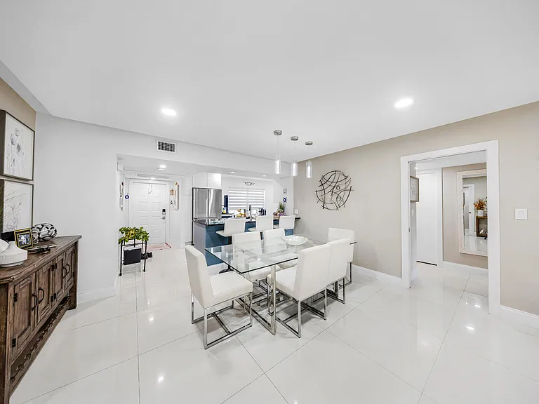 4261 W Palm Aire Dr #204 — Photo 6