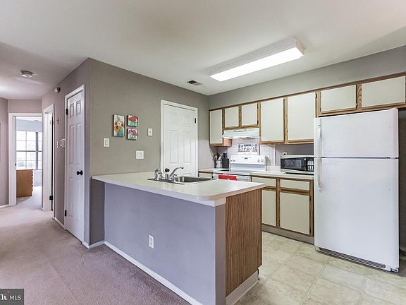 4th image of 347 Coventry Ct #347