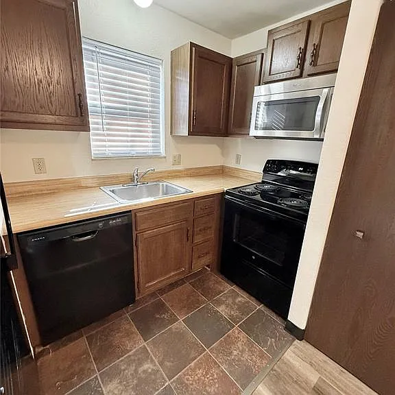 145 Ashley Dr — Photo 8
