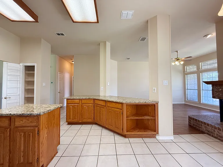 6000 Arlington Dr — Photo 15