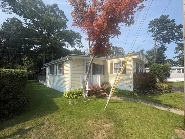 525 Riverleigh Avenue #P6, Riverhead, NY 11901