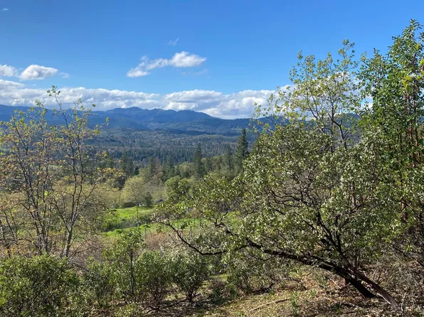 928 N Schoolhouse Creek Rd, Grants Pass, OR 97526