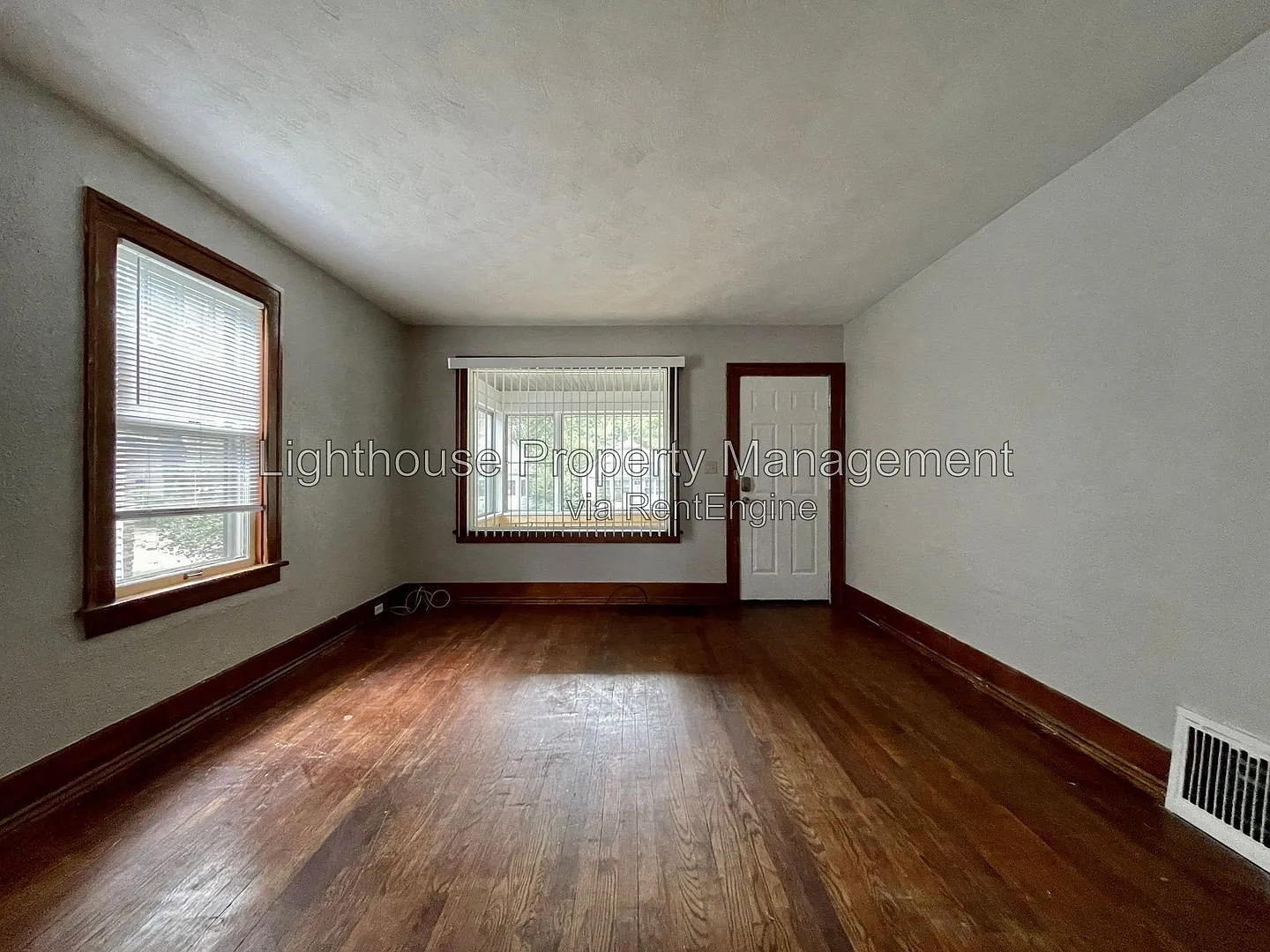 2 bed, 1.0 bath, 988 sqft, $1,200 — Photo 4