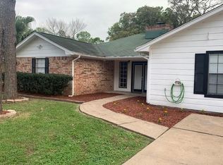 106 County Road 904, Alvin, TX 77511