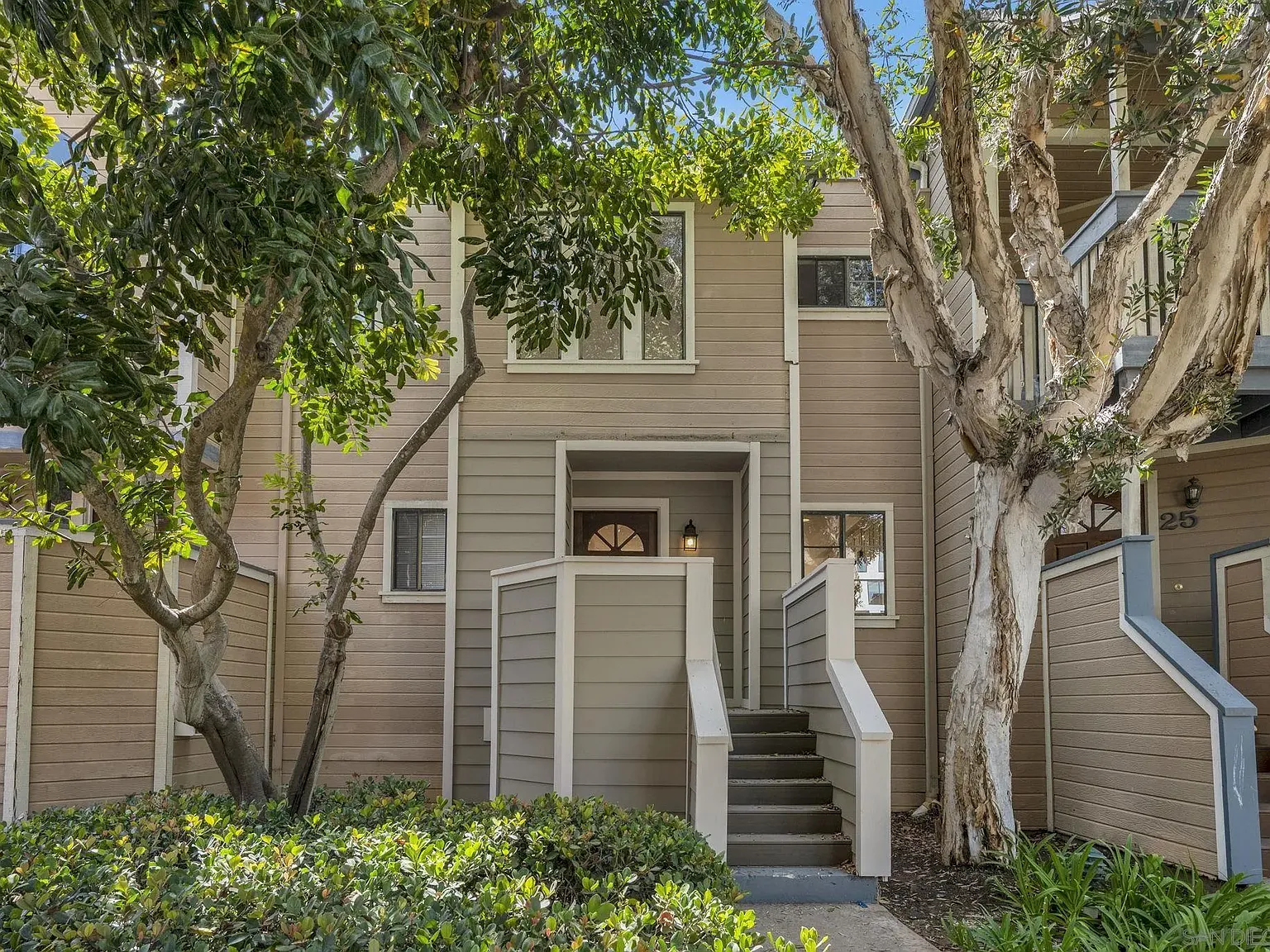 1 bed, 1.0 bath, 886 sqft, $2,495 — Photo 2