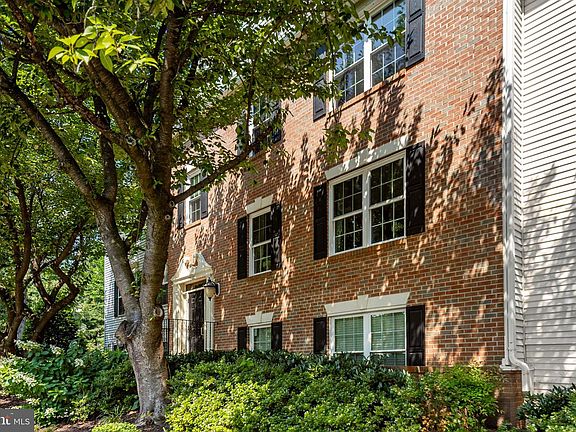 3rd image of 3808 Green Ridge Ct APT 302