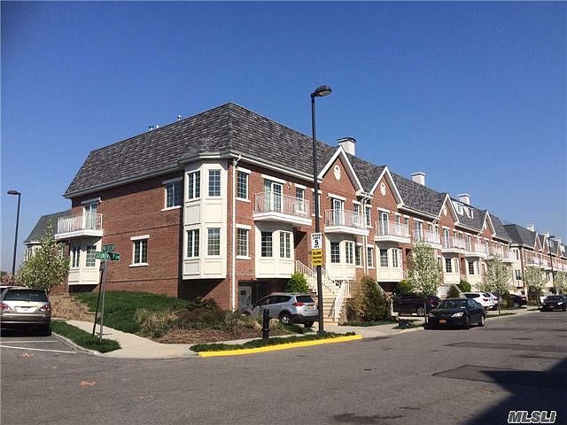1st image of 349 Park Cres #B