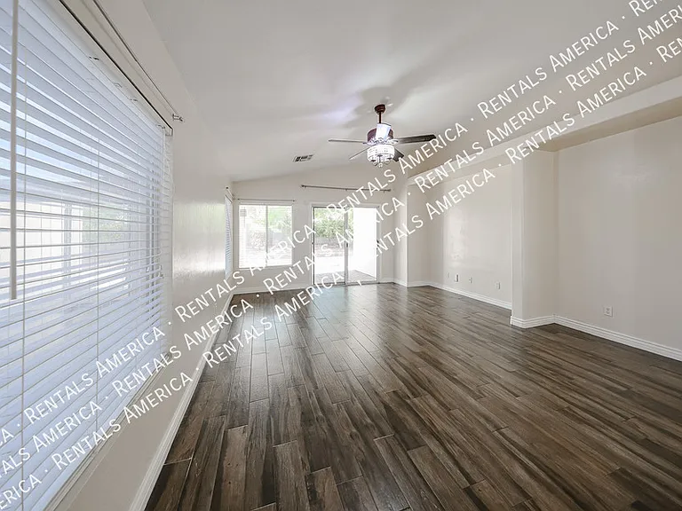 15428 W Mauna Loa Ln — Photo 4