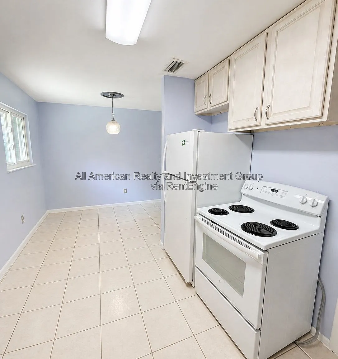 2 bed, 1.0 bath, 925 sqft, $1,950 — Photo 4