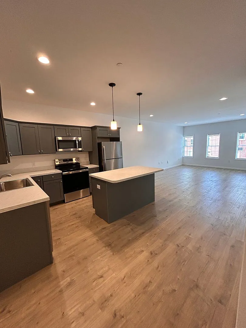 Denver Main Street-Residential — Photo 2
