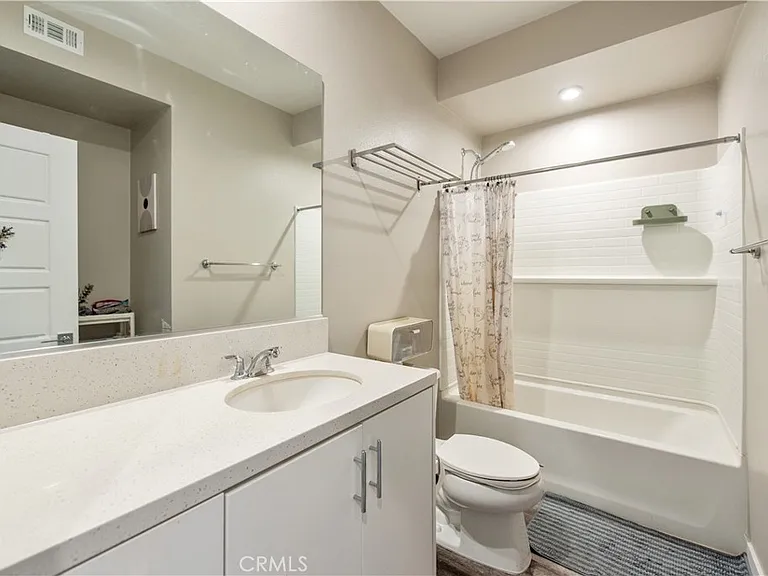 1426 S Urbana St — Photo 16