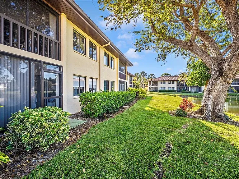 5219 Lake Village Dr #21 — Photo 38