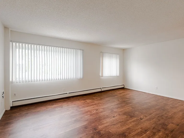 242 West Franklin Ave — Photo 45