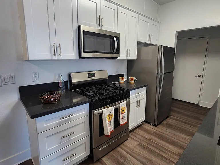 Citronia Luxe Towers Apartments — Photo 17