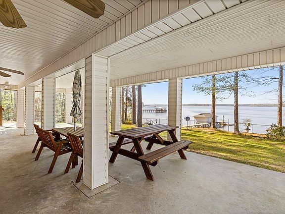 3rd image of 211 Laguna Ct