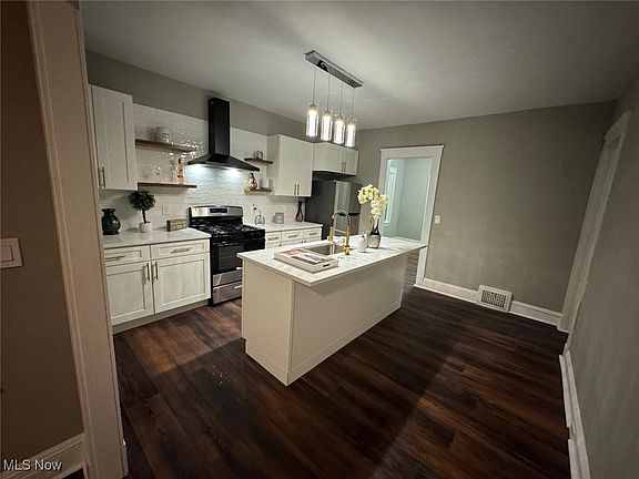 3rd image of 2024 W 104th St