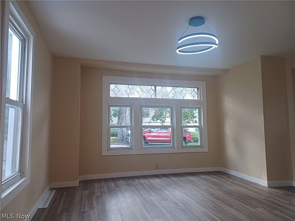 4th image of 148 Elm St