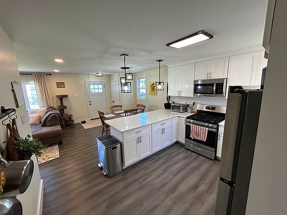 4th image of 7 Adella Ave