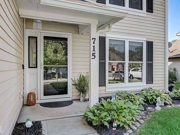 3rd image of 715 Woodcote Ln