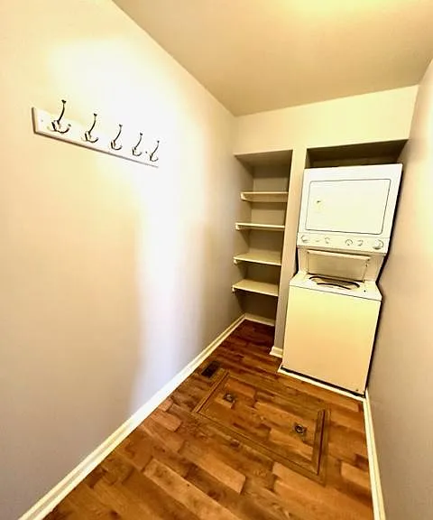 558 Broadway, Apt 4 - Laundry