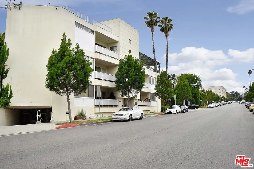 223 S Lasky Dr — Photo 1