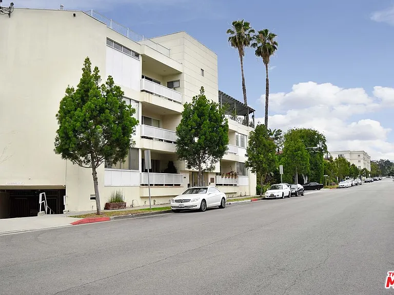 223 S Lasky Dr — Photo 1