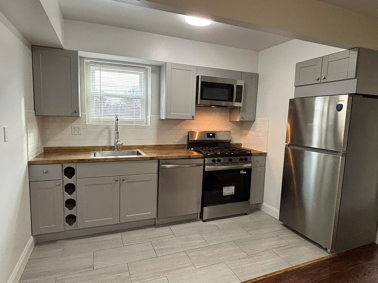 4216 Oneida Ave — Photo 2