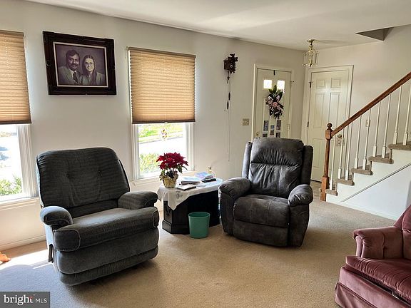 4th image of 11 Southview Cir