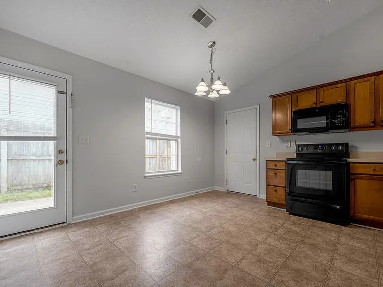 660 Morgan Hills Dr — Photo 2