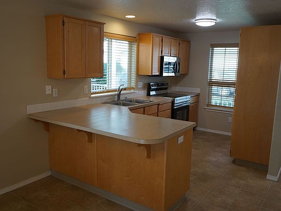 3rd image of 15105 NE 70th St