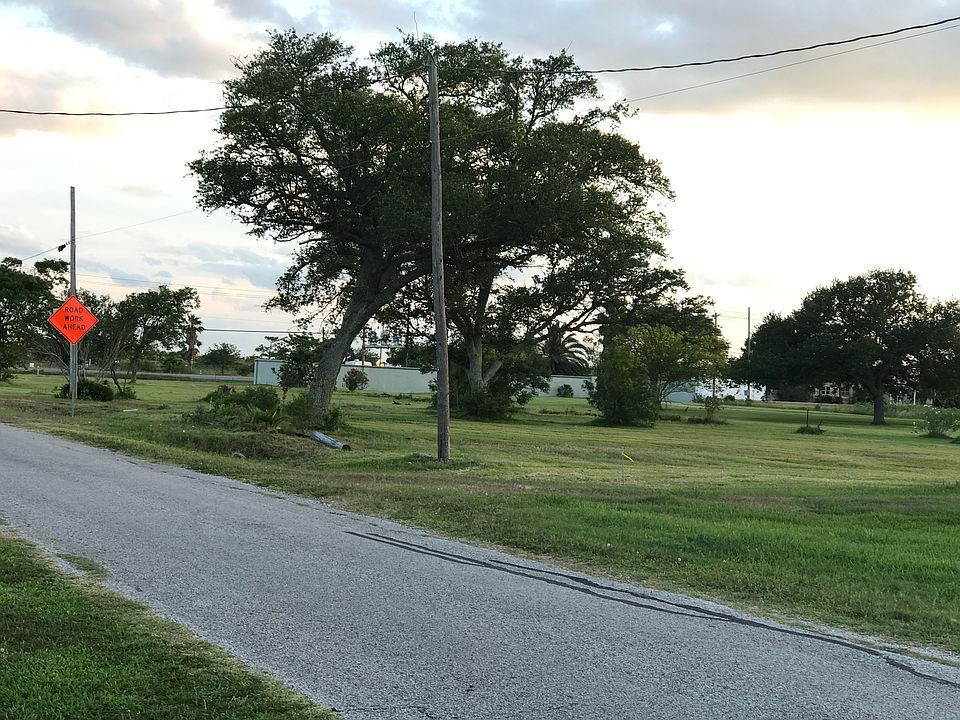 View toward Bayshore Drive