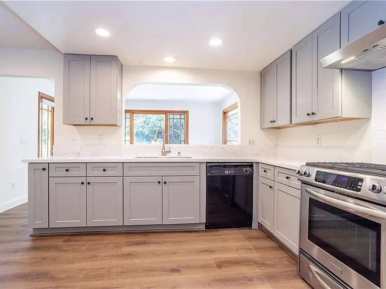 11300 Yolanda Ave — Photo 9