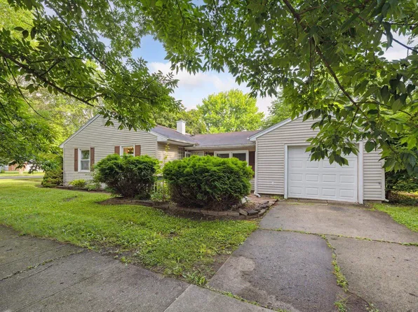 915 S Cedar St, Owosso, MI 48867