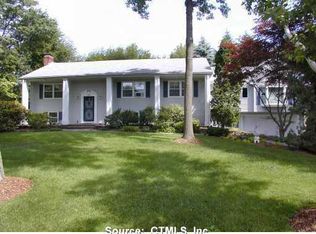 12 Sharon St, Bloomfield, CT 06002