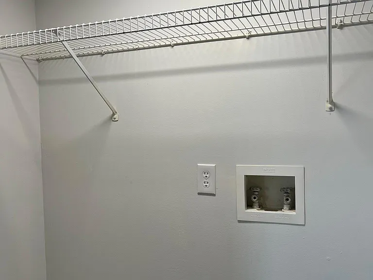 Redwood Park Apartments — Photo 10